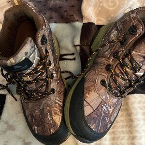 Boys hiking boots! Size 1 camo print! Like brand new!